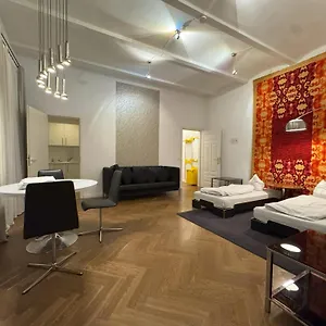 https://berlin-central-70s-style.find-berlin-hotels.com
